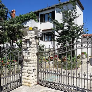 https://apartments-mira-medulin.in-istria.net